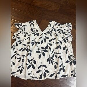 Flowy boutique top